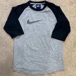 Nike Graphic Raglan Shirt Size S